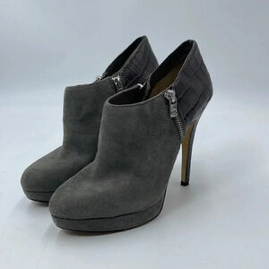 MICHAEL 
MICHAEL KORS  YORK SLATE COLOR PLATFORM BOOTIE W/ MK LOGO ZIPPER